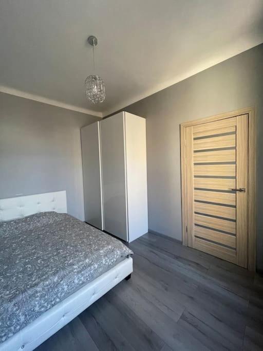 Korter Minimalist Apartment-free Parking, Self Check In *